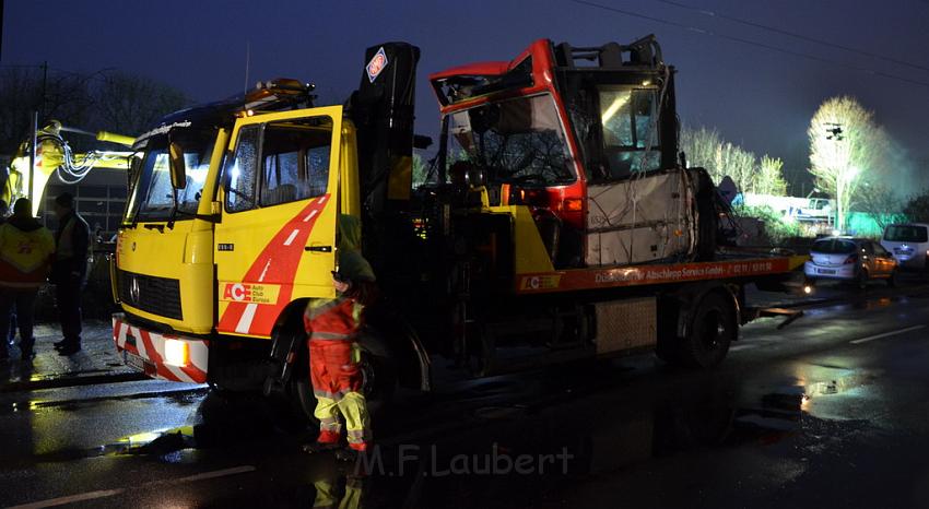 Schwerer VU Bus Zug Düsseldorf P587.JPG